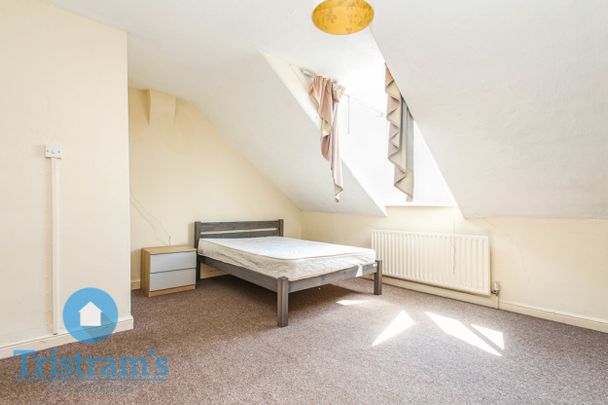 7 bed Mid Terraced House for Rent - Photo 1