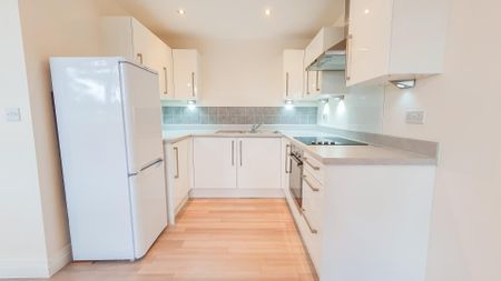 Skyline House, Swingate, Stevenage - Photo 4