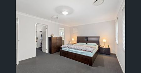 The Ultimate Family Entertainer! - Photo 3