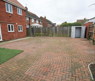 Westwood Avenue, Lowestoft - Photo 2