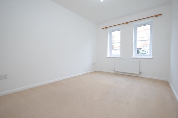 2 bed flat to rent in Apex Court, 82 Avenue Road, BH23 - Photo 1