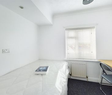 4 bedroom terraced house to rent - Photo 5