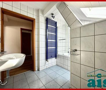 ais-GmbH bietet an: Renovierte 4 Zimmer Wohnung in der Südstadt. - Photo 1