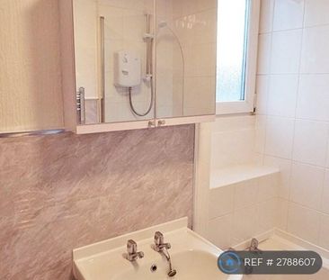 3 bedroom flat to rent - Photo 5