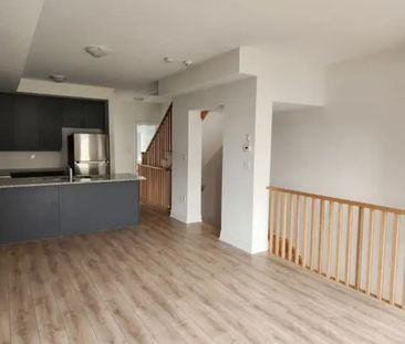 4 bedroom townhouse Oshawa - Photo 6