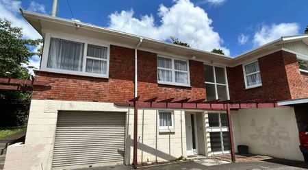 Great Hillcrest 4 Bedroom Home - Photo 4