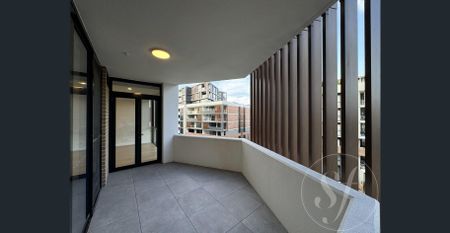 Spacious Living - Photo 4