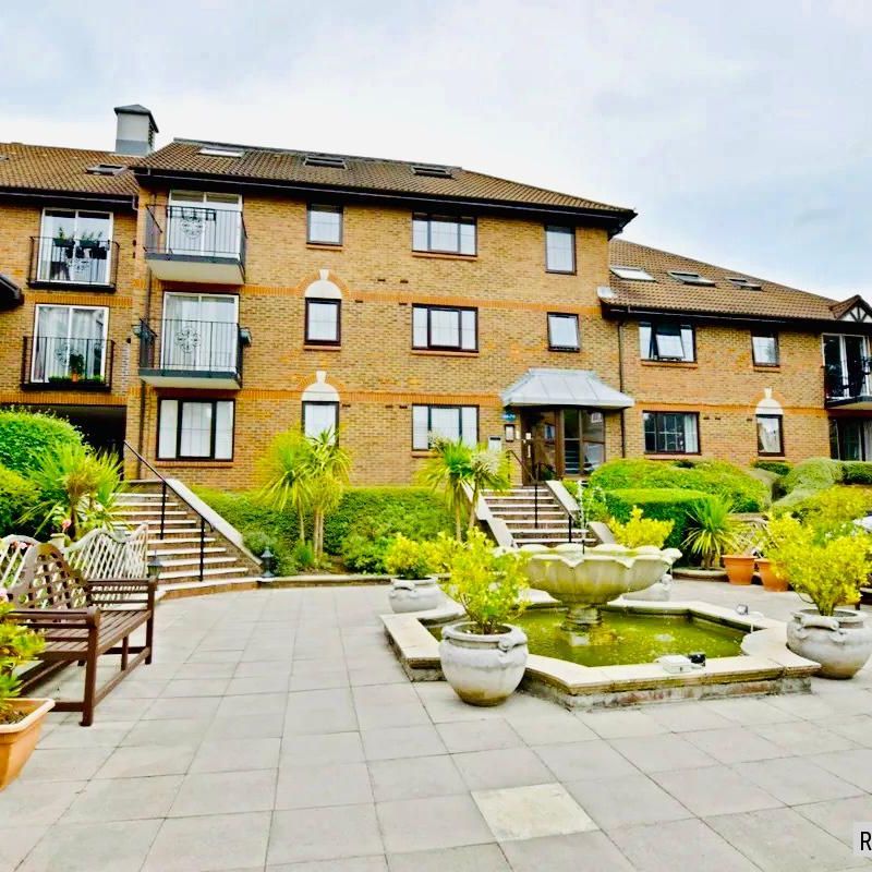 2 bed Flat in French Apartments Lansdowne Road, Purley, CR8 2PH - Photo 1