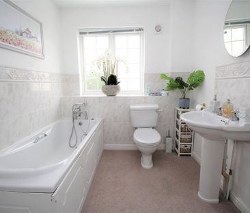 5 bedroom detached house to rent - Photo 3