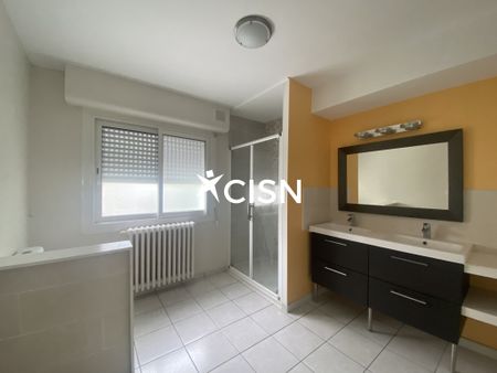 Location Appartement 7 pièces 122m² ST NAZAIRE 44600 - Photo 3