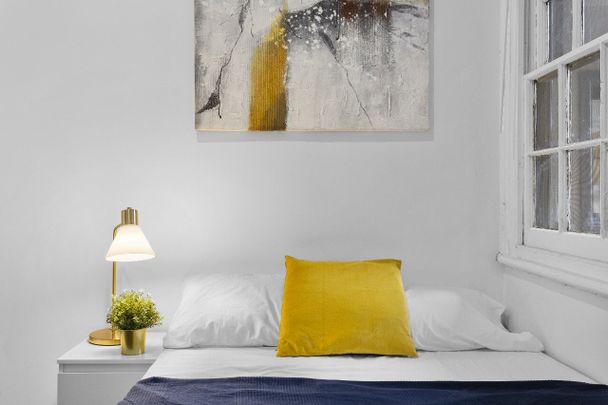 Chippendale - Photo 1