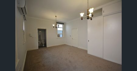 Centrally Located, Hidden Gem - Photo 3