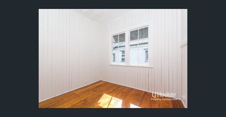 Charming Queenslander in a Prime, Ultra-Convenient Location - Photo 4