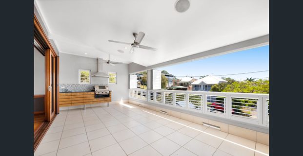 Luxury Family Home with City Views, Internal Lift & Multiple Living Areas - Photo 1