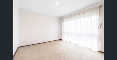 Spacious three bedroom + studio family home - Photo 4
