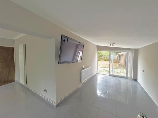 2 bedroom ground floor flat to rent - Photo 1