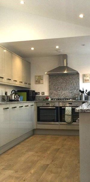 Portland Street - Photo 1