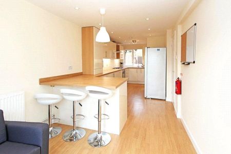 1 bedroom in a house share to rent - Photo 4