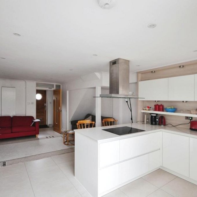 1 bedroom in a house share to rent - Photo 1