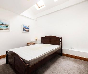 41 The Pine Winter Garden Pearse Street Dublin 2 - Photo 3