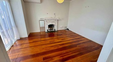 Sandringham's Best: Renovated California Bunga... - Photo 2