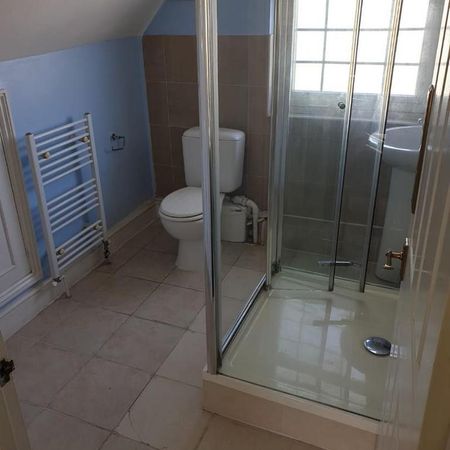 1 bedroom in a house share to rent - Photo 4