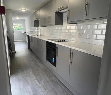 12 bedroom house of multiple occupation to rent - Photo 6