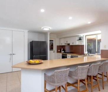 “STUNNING FAMILY HOME LOCATED IN A QUITE CUL-DE-SAC!” - Photo 3