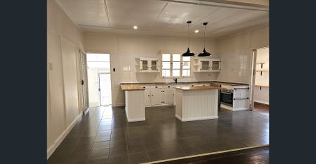 SPACIOUS 3 BEDROOM HOME WITH A 3 BAY SHED! - Photo 3