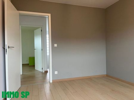 Ruime en moderne woning met 4 slaapkamers en een grote tuin. - Photo 3