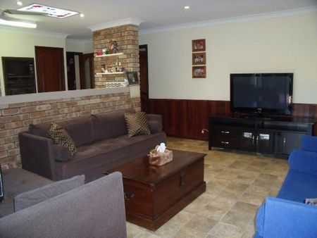 Lovely Family Home! - Photo 4