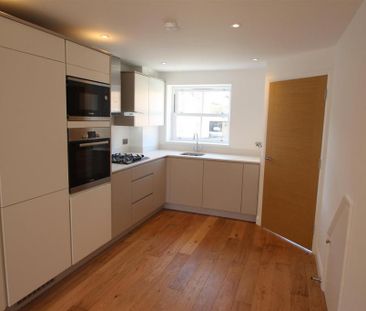3 bedroom terraced house to rent - Photo 3