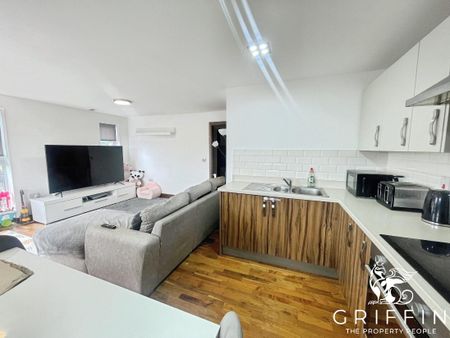Saxton Close, Grays, RM17 - Photo 5