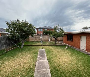 22 Riviera Road, Avondale Heights VIC 3034 - Photo 1