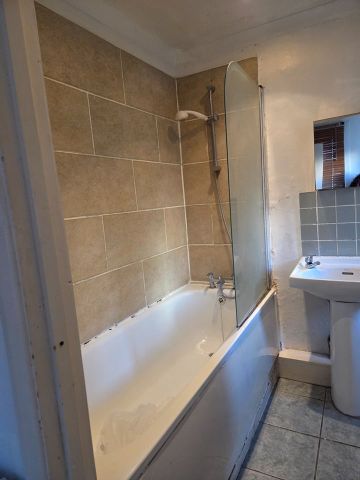 1 Bed Flat, Sandmere Road, SW4 - Photo 3