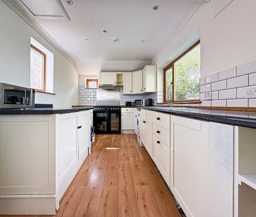 1 bedroom semi-detached house to rent - Photo 2