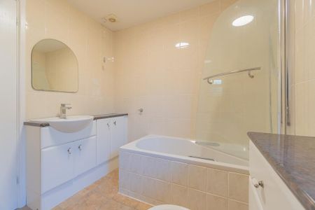 4 bedroom detached bungalow to rent - Photo 4