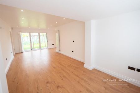 4 bedroom detached house to rent - Photo 3