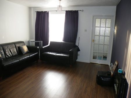 Riverfield Drive, Heather Gardens, MK41 - Photo 2