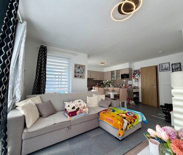 Te huur: gerenoveerd appartement met 3 slaapkamers en garage - Photo 3