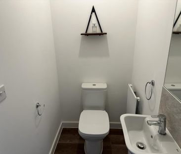 3 bedroom semi-detached house to rent - Photo 4