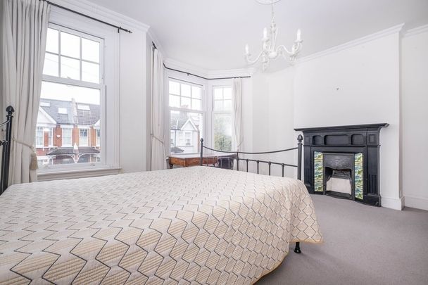 4 bedroom terraced house to rent - Photo 1