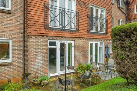 Ockford Road, Godalming, Surrey, GU7 - Photo 4