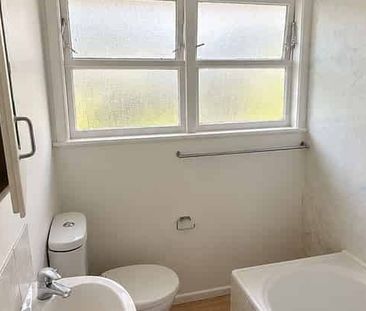 2 Bedrooms, 1 Bathroom, Mt Wellington - Photo 2