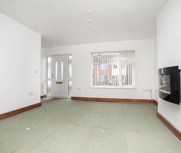 3 bedroom end of terrace house to rent - Photo 1