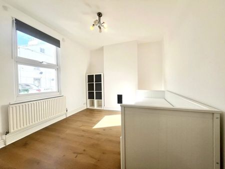 Sandy Hill Road, London, SE18 7BQ - Photo 2