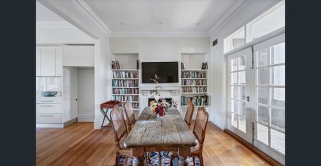 LUXURIOUS FOUR BEDROOM HOME WITH DOUBLE PARKING IN THE HEART OF WOOLLAHRA - Photo 4