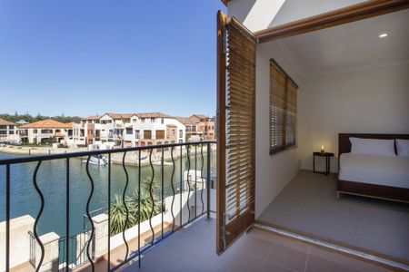 Furnished Coastal Luxury Villa with Private Mooring - Photo 4