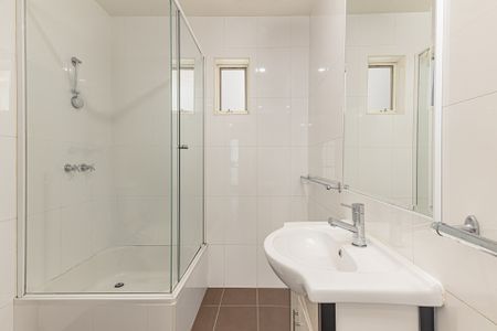 Stylish Secure Apartment in a Prime Lifestyle Location - Photo 5