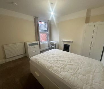 1 bedroom in a house share to rent - Photo 4